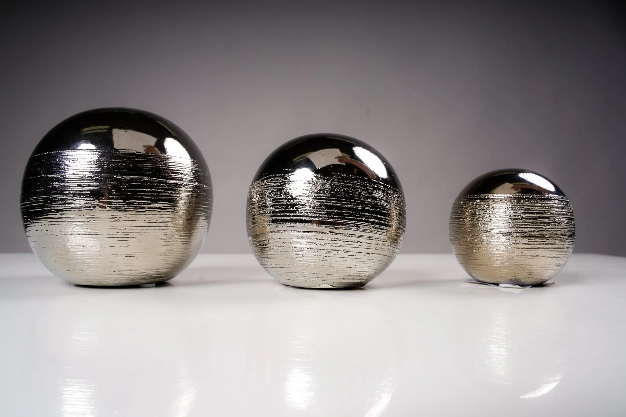 4"Ball Titanium Silver - Nicola Collection