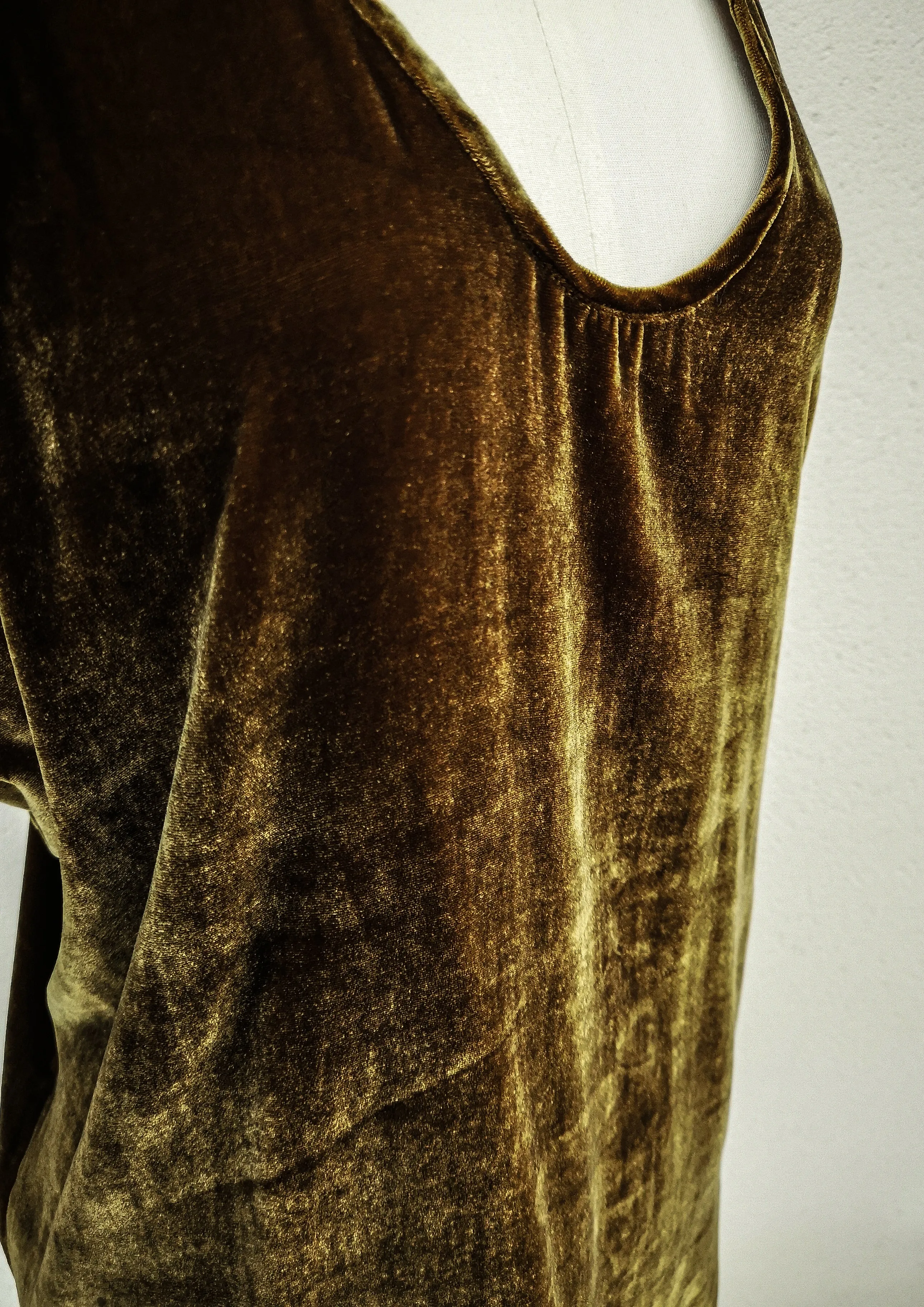 TANK TOP OVERSIZED - SILK VELVET gold