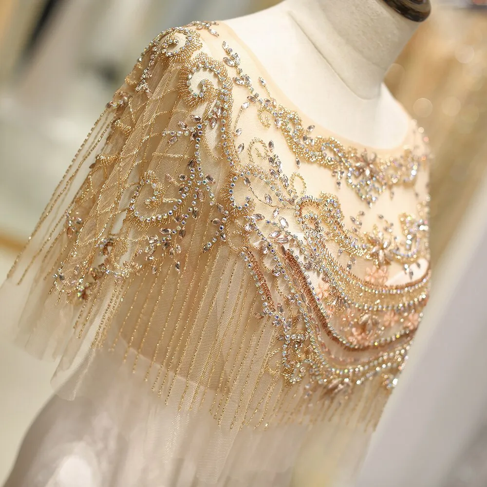 Vestido de Festa Luxo Exclusivo em Renda Decorada com Strass Dourado - Modelo Especial